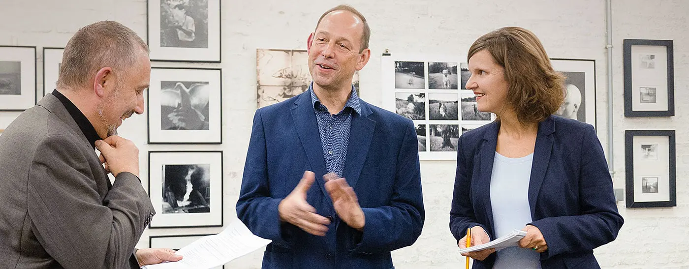 Dolmetscheinsatz bei der Eröffnung der Vernissage „Obsolete and Discontinued“ in der schaelpic Photokunstbar in Köln.