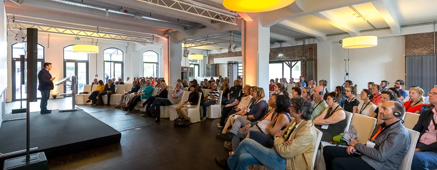 Verdolmetschung des italienischen Architekten Prof. Marco Casamonti bei einer Architektenfachtagung der Heinze GmbH in Frankfurt.